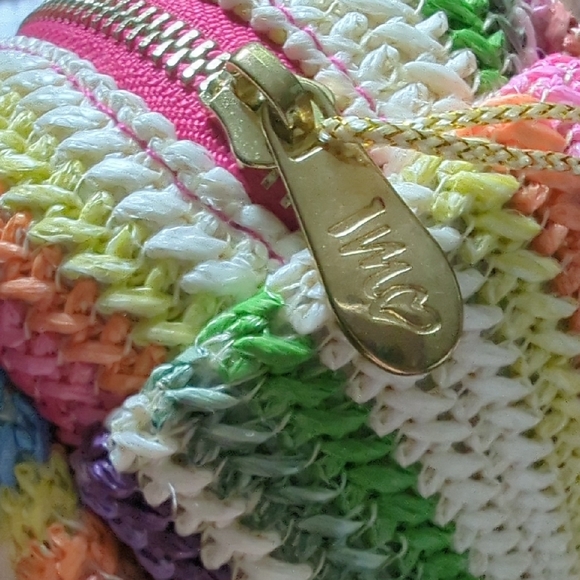 NWT Colorful Rainbow Striped Crochet Makeup Toiletries Pouch Holder - Picture 11 of 12